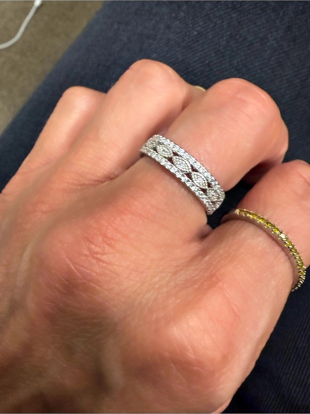 925 Sterling silver band w crystals size 7